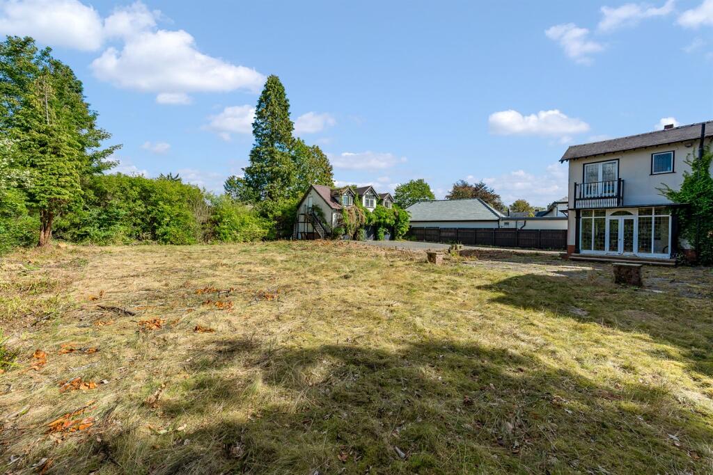 6 bedroom detached house for sale in Bankhall Lane, Hale, WA15